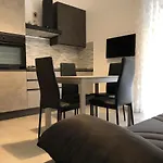Ξενοδοχείο Est 3*