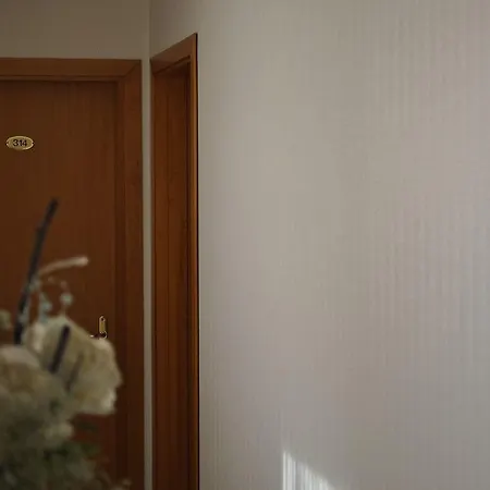 Est Hotel 3*