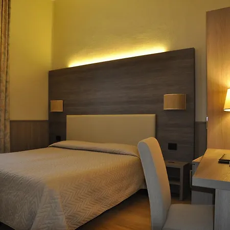 Est Hotel 3*