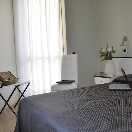 Est Hotel 3*
